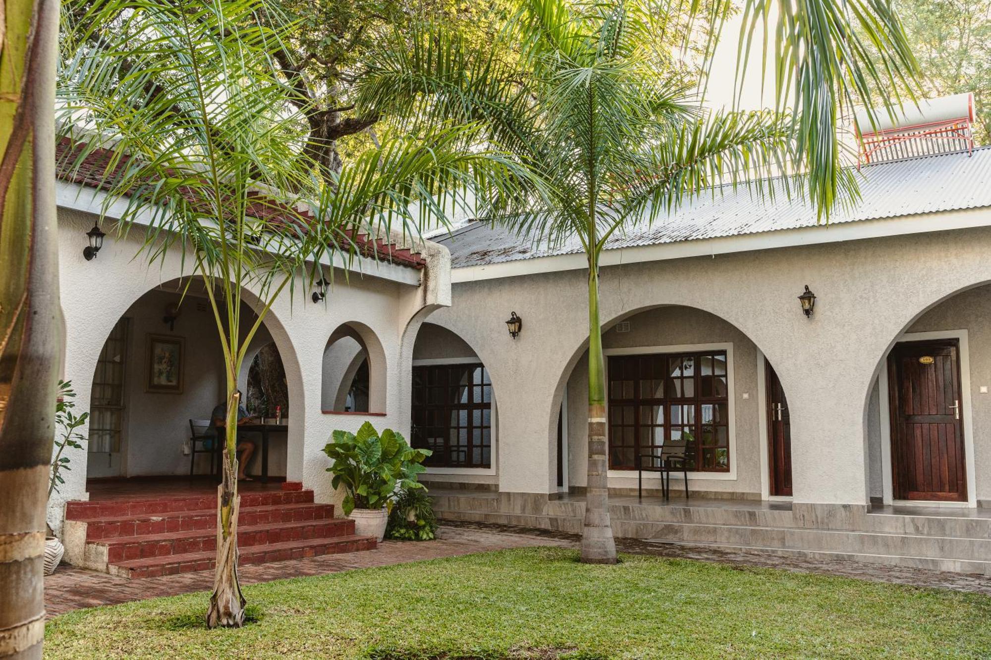 Jacaranda Lodge Air Terjun Victoria Bagian luar foto